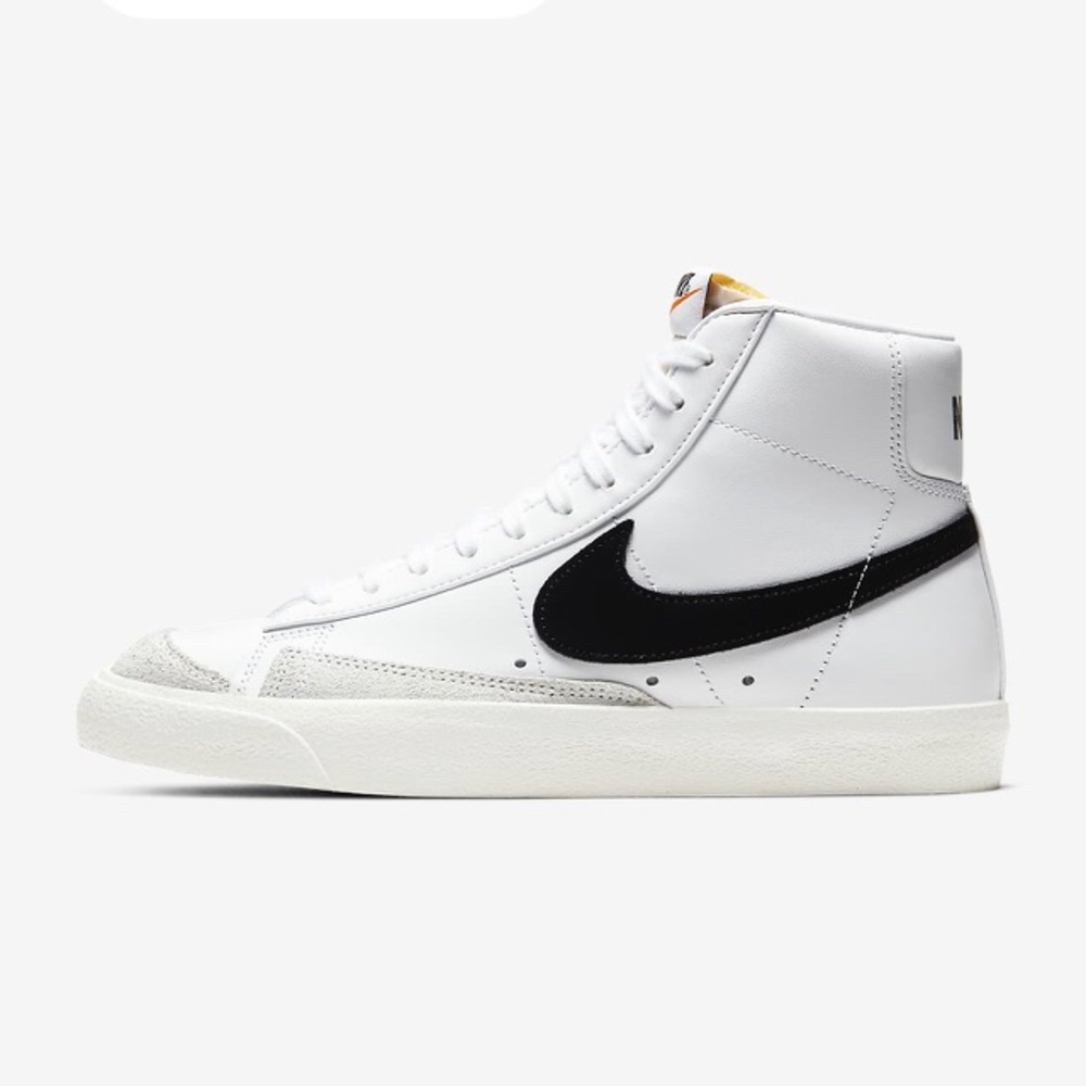 Nike Women’s Blazer Mid ‘77 Size 8